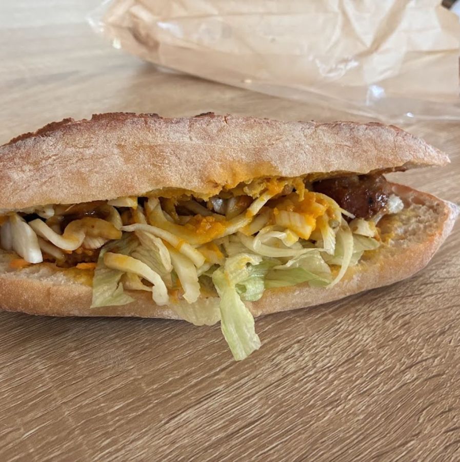 Sandwich ciabatta garni de chou et carottes